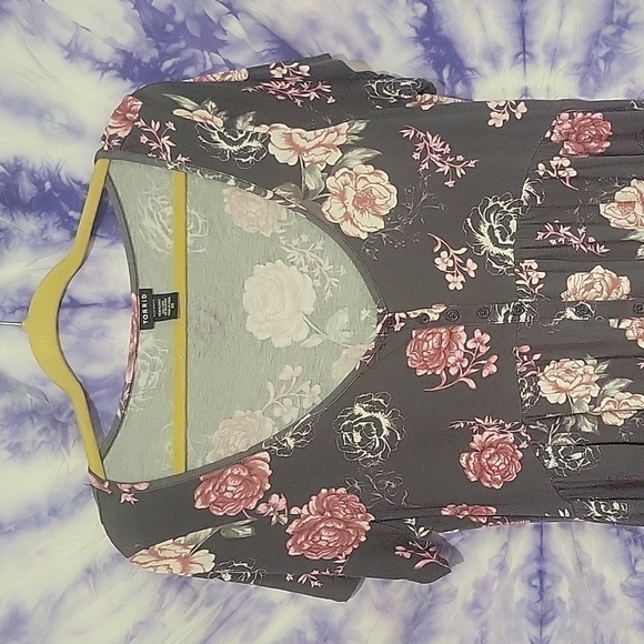 Torrid Women's Foral Flowy High Low Short Sleeve Top Size 00 M-L - Picture 4 of 10